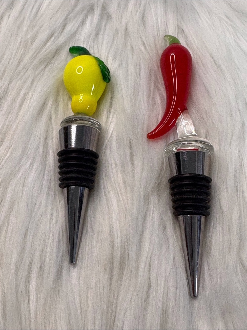 (193)Source Unknown Yellow Lemon & Red Chili Glass Top Wine Bottle Stoppers